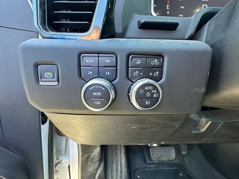 Used 2024 GMC Sierra 2500 AT4 w/ AT4 Premium Plus Package AWD/4WD image 16