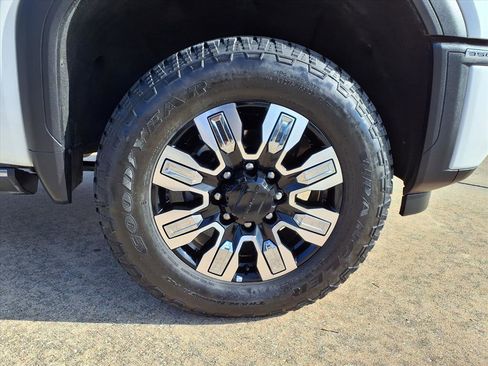 Used 2025 GMC Sierra 3500 Denali image 9