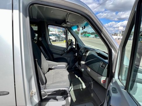Used 2014 Freightliner Sprinter 2500 image 22