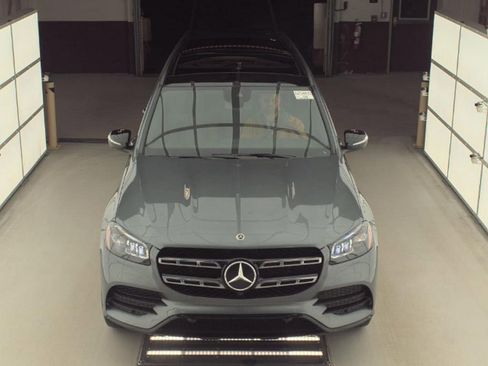 Used 2022 Mercedes-Benz GLS 450 4MATIC w/ AMG Line Exterior image 2