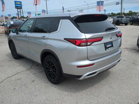 Used 2023 Mitsubishi Outlander SE FWD image 6
