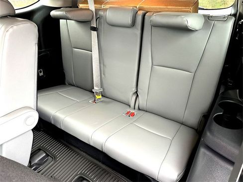 New 2025 Toyota Highlander XLE image 19