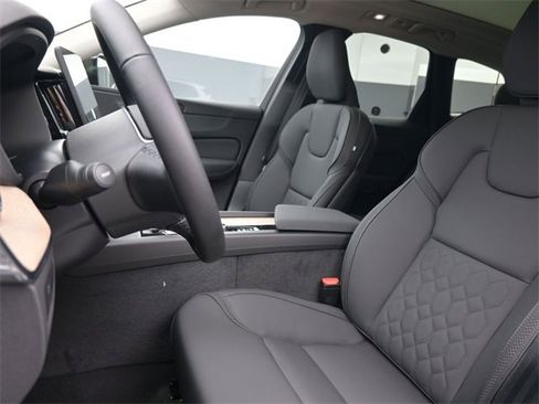 New 2026 Volvo XC60 B5 Core w/ Climate Package image 9