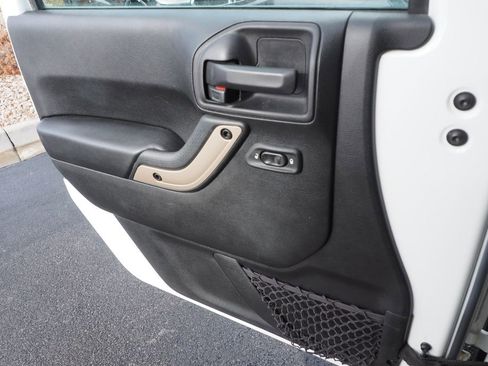 Used 2017 Jeep Wrangler Unlimited Sahara image 14