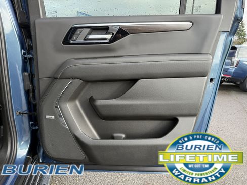 New 2026 Chevrolet Suburban Premier image 24