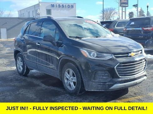Used 2020 Chevrolet Trax LT w/ LT Convenience Package image 3
