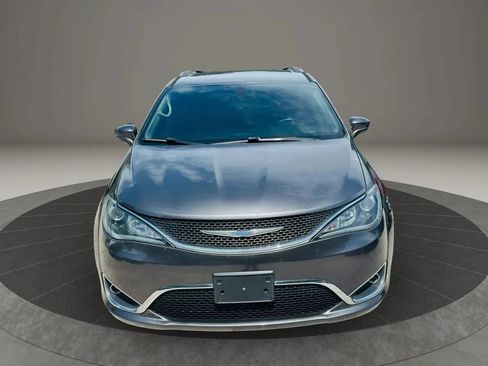 Used 2018 Chrysler Pacifica Touring-L Plus FWD image 8