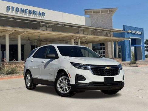 Used 2024 Chevrolet Equinox LS w/ LS Convenience Package image 2