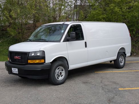 New 2026 GMC Savana 3500 Extended RWD image 3