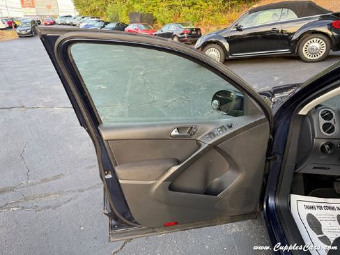 Used 2012 Volkswagen Tiguan S image 5