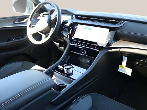 New 2026 Jeep Grand Cherokee Altitude image 19