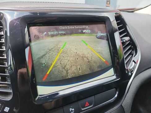 Used 2019 Jeep Cherokee Limited AWD/4WD image 18
