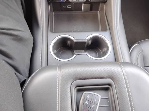 Used 2023 GMC Yukon XL SLT image 20