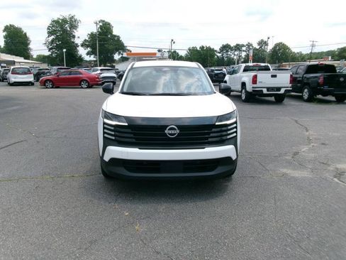 Used 2025 Nissan Kicks S FWD image 3