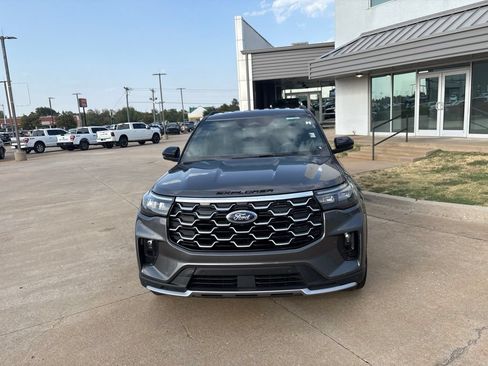 Used 2025 Ford Explorer ST-Line w/ ST-Line Street Pack AWD/4WD image 12
