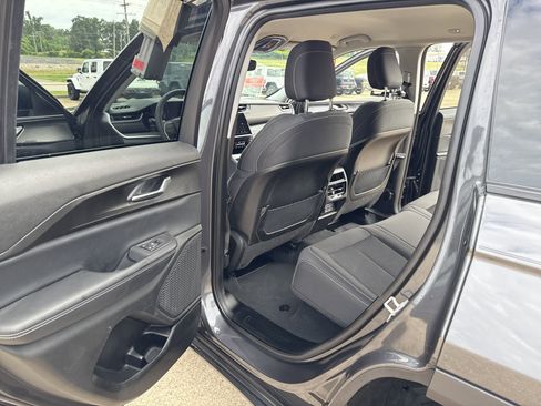 Used 2023 Jeep Grand Cherokee Laredo image 27