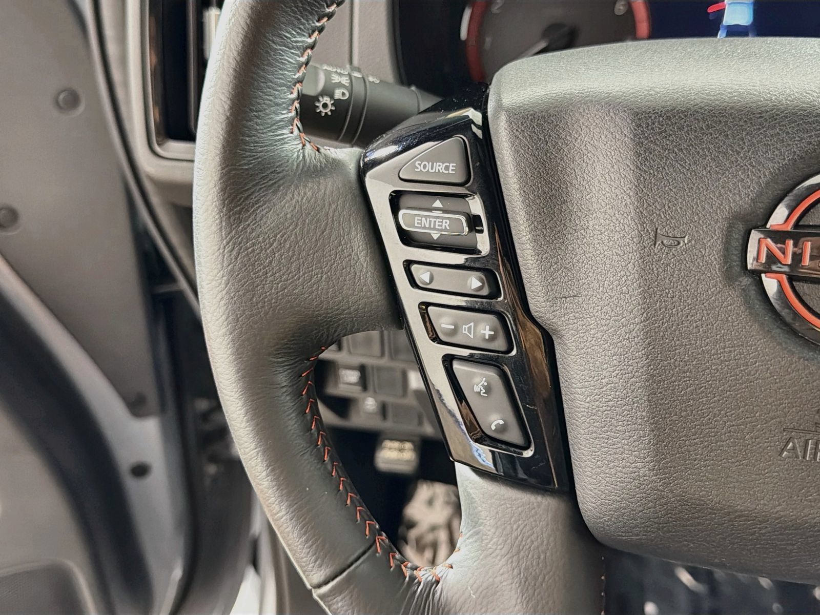 Used 2025 Nissan Frontier Pro-X RWD image 11