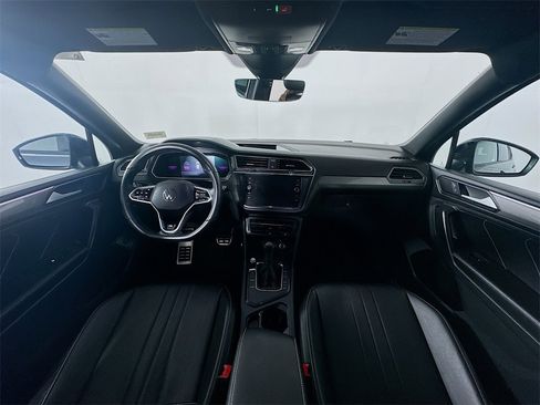 Used 2022 Volkswagen Tiguan SE R-Line image 10