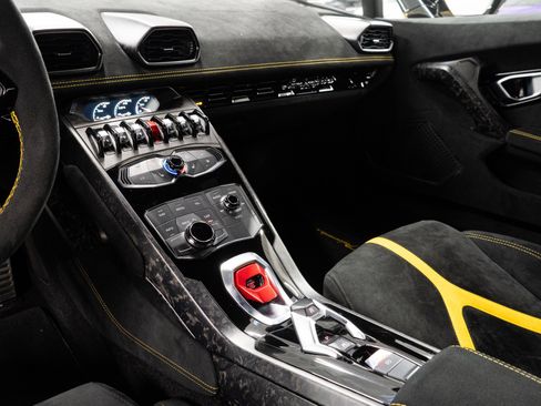 Used 2019 Lamborghini Huracan Performante image 22