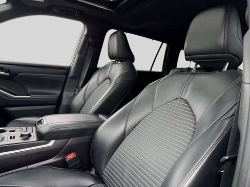 Used 2021 Toyota Highlander XSE AWD/4WD image 13