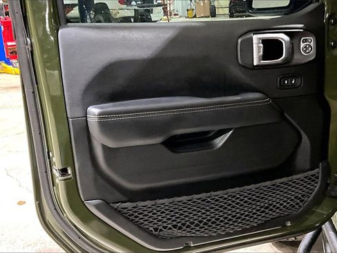 Used 2022 Jeep Wrangler Unlimited Rubicon w/ Cold Weather Group image 19