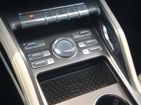 Used 2024 Lincoln Nautilus Premier AWD/4WD image 20
