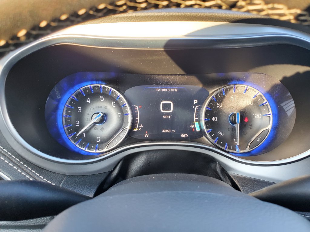 Used 2025 Chrysler Pacifica Limited FWD image 28