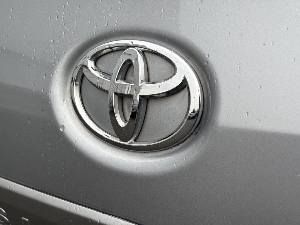 Used 2013 Toyota Sienna LE w/ Towing Pkg FWD image 10