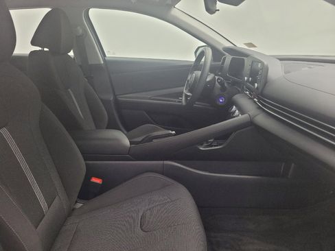 Used 2025 Hyundai Elantra SE FWD image 21
