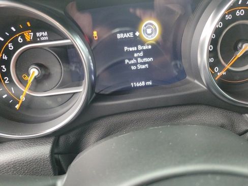 Used 2021 Jeep Gladiator Overland image 11