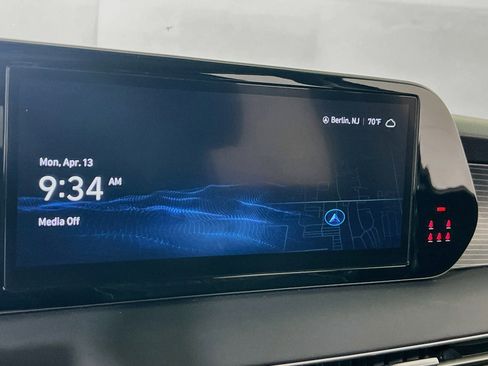 Used 2023 Hyundai Palisade Limited w/ Winter Package AWD/4WD image 15
