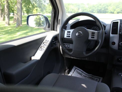 Used 2020 Nissan Frontier SV AWD/4WD image 9