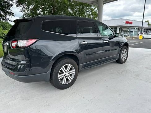 Used 2015 Chevrolet Traverse LT w/ Traveler's Package FWD image 3