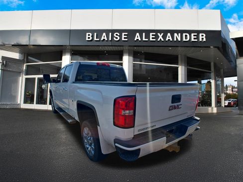 Used 2017 GMC Sierra 2500 Denali w/ Duramax Plus Package AWD/4WD image 6