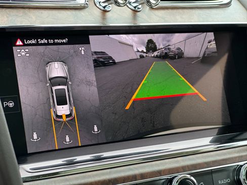 Used 2025 Bentley Bentayga image 23