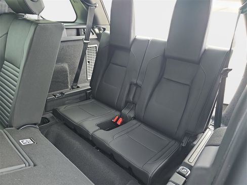 Certified 2025 Land Rover Discovery Sport Dynamic SE image 12