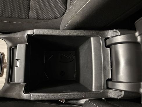 Used 2023 GMC Acadia SLE image 55