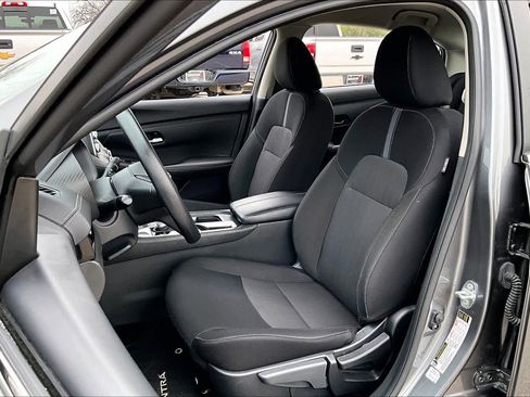 Used 2025 Nissan Sentra SV image 7