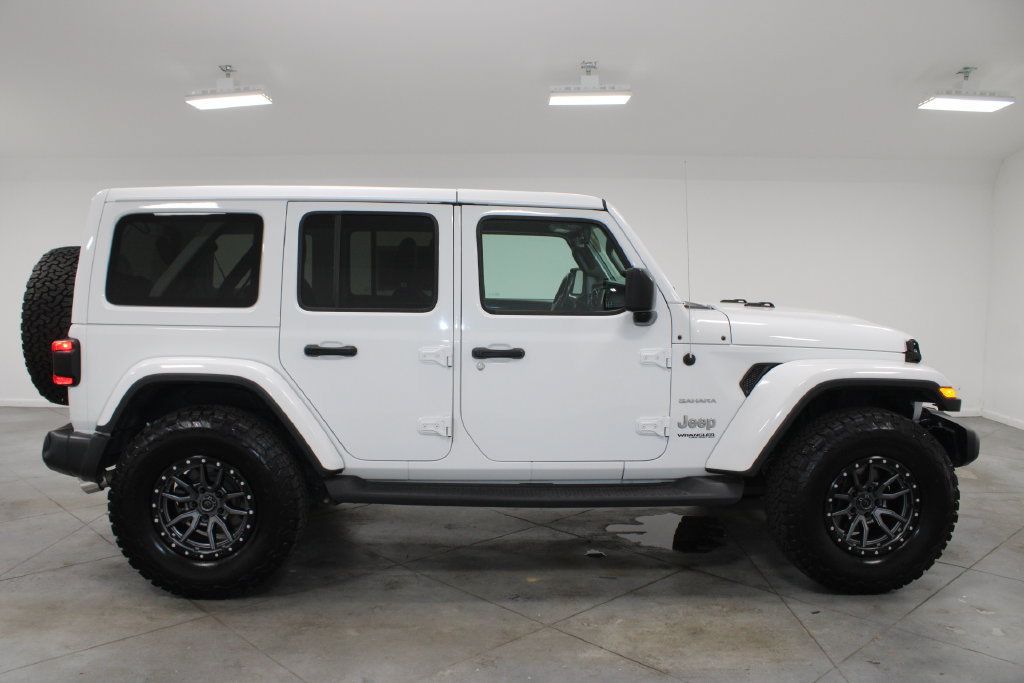Used 2018 Jeep Wrangler Unlimited Sahara AWD/4WD image 11