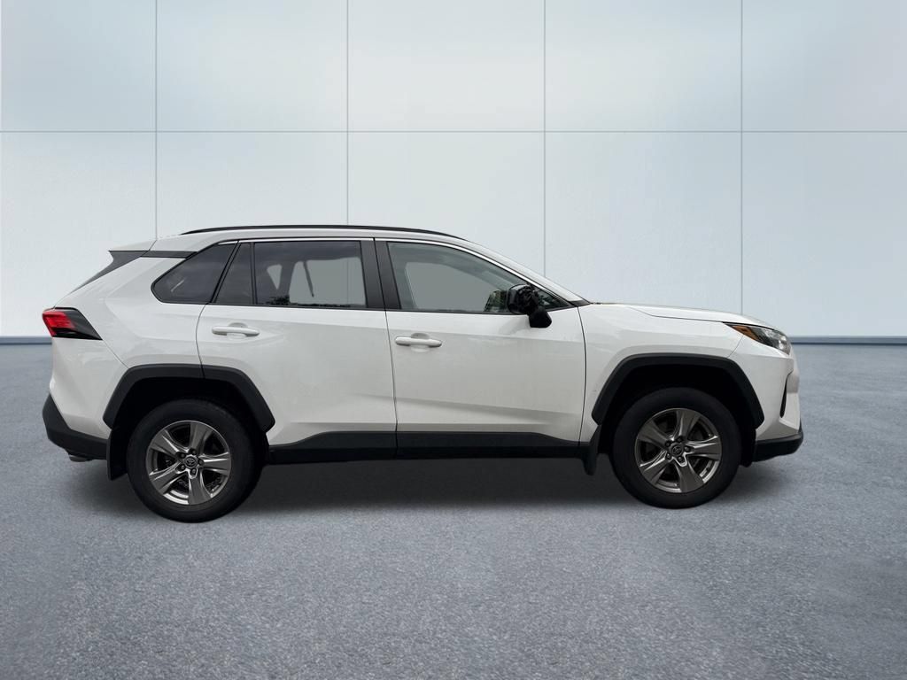 Used 2022 Toyota RAV4 XLE w/ Convenience Package AWD/4WD image 3