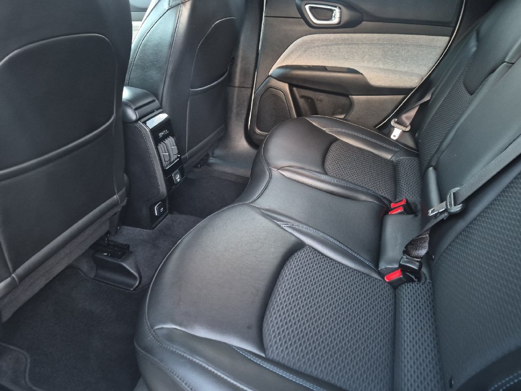 Used 2023 Jeep Compass Latitude AWD/4WD image 12