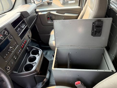Used 2014 Chevrolet Express 2500 RWD image 22