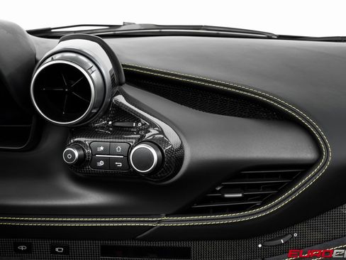 Used 2022 Ferrari F8 Tributo image 33