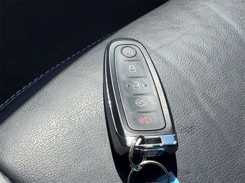 Used 2017 Ford Escape Titanium image 30