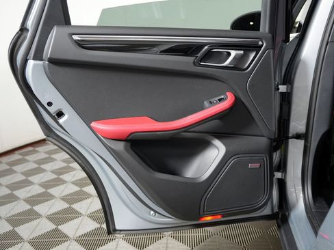 Certified 2026 Porsche Macan S AWD/4WD image 36