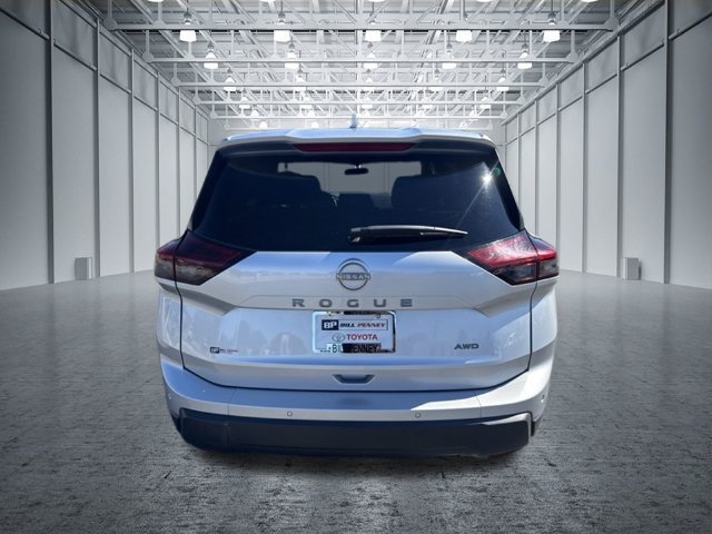 Used 2025 Nissan Rogue SV AWD/4WD image 4