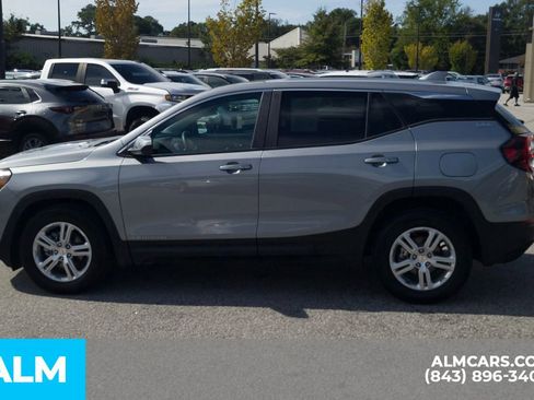 Used 2024 GMC Terrain SLE image 11