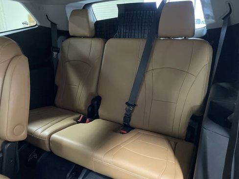 Used 2018 Buick Enclave Essence image 24