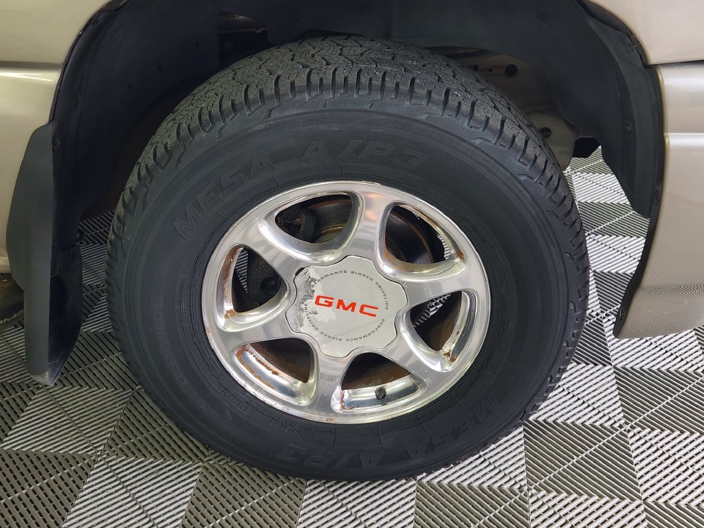 Used 2002 GMC Sierra 1500 Denali AWD/4WD image 9