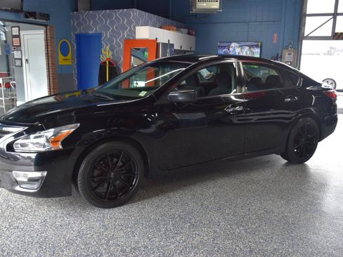 Used 2013 Nissan Altima 2.5 S FWD image 9